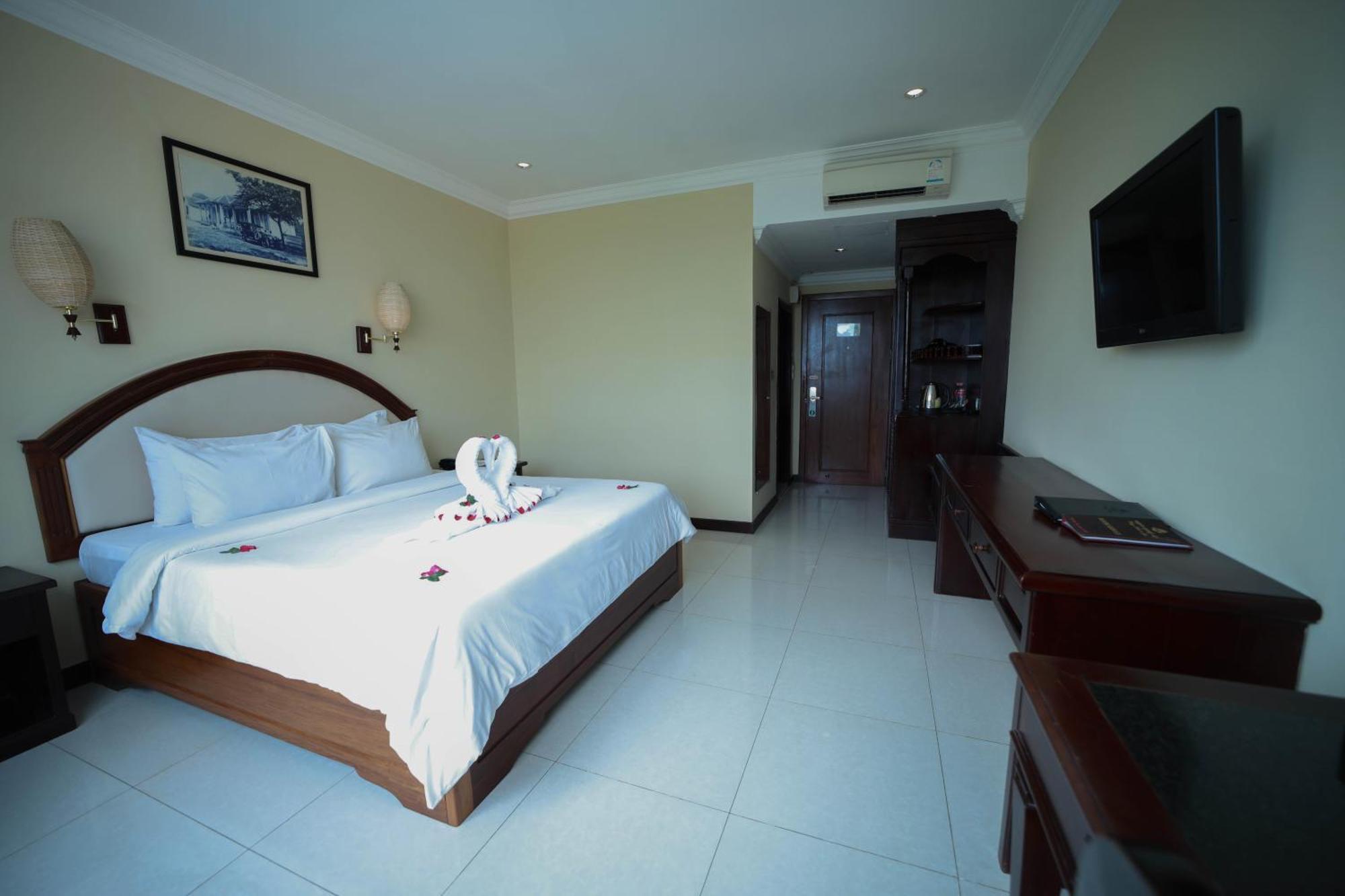 Classy Hotel & Spa Battambang Exterior photo