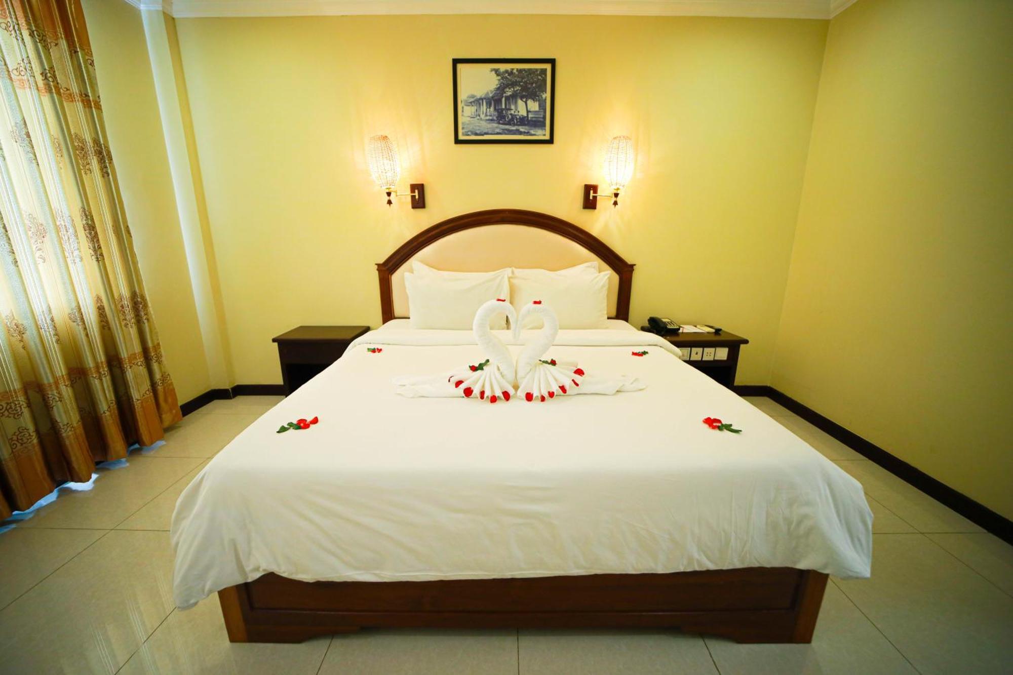 Classy Hotel & Spa Battambang Exterior photo