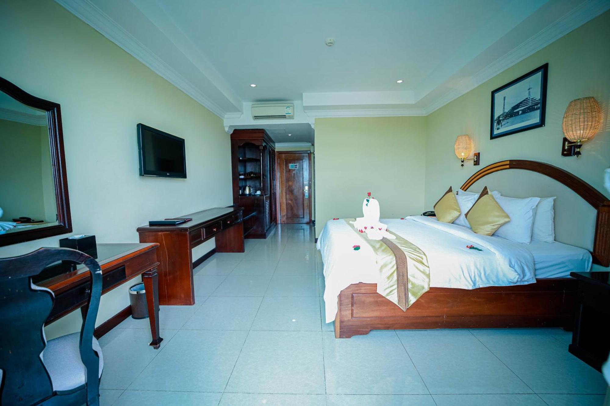 Classy Hotel & Spa Battambang Exterior photo