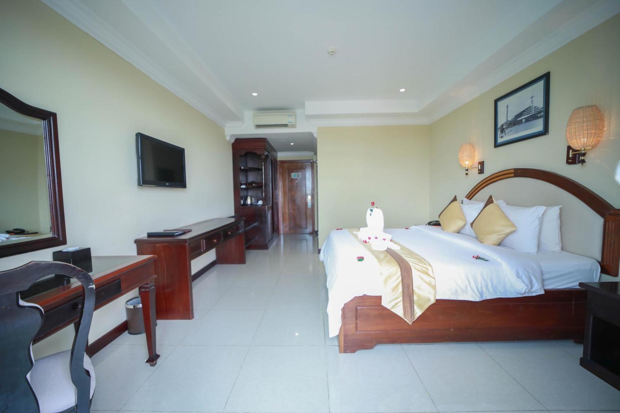Classy Hotel & Spa Battambang Exterior photo
