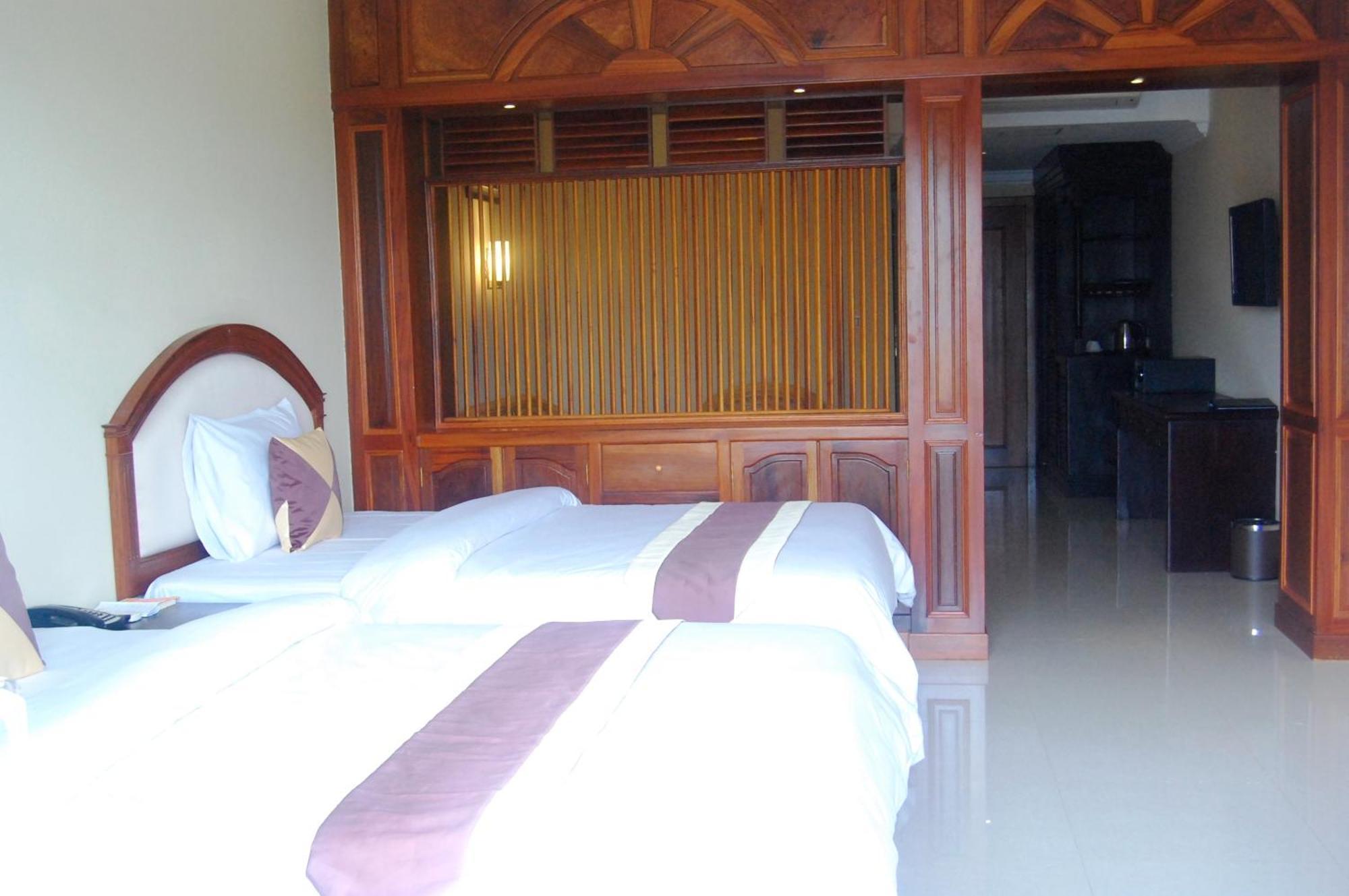 Classy Hotel & Spa Battambang Exterior photo