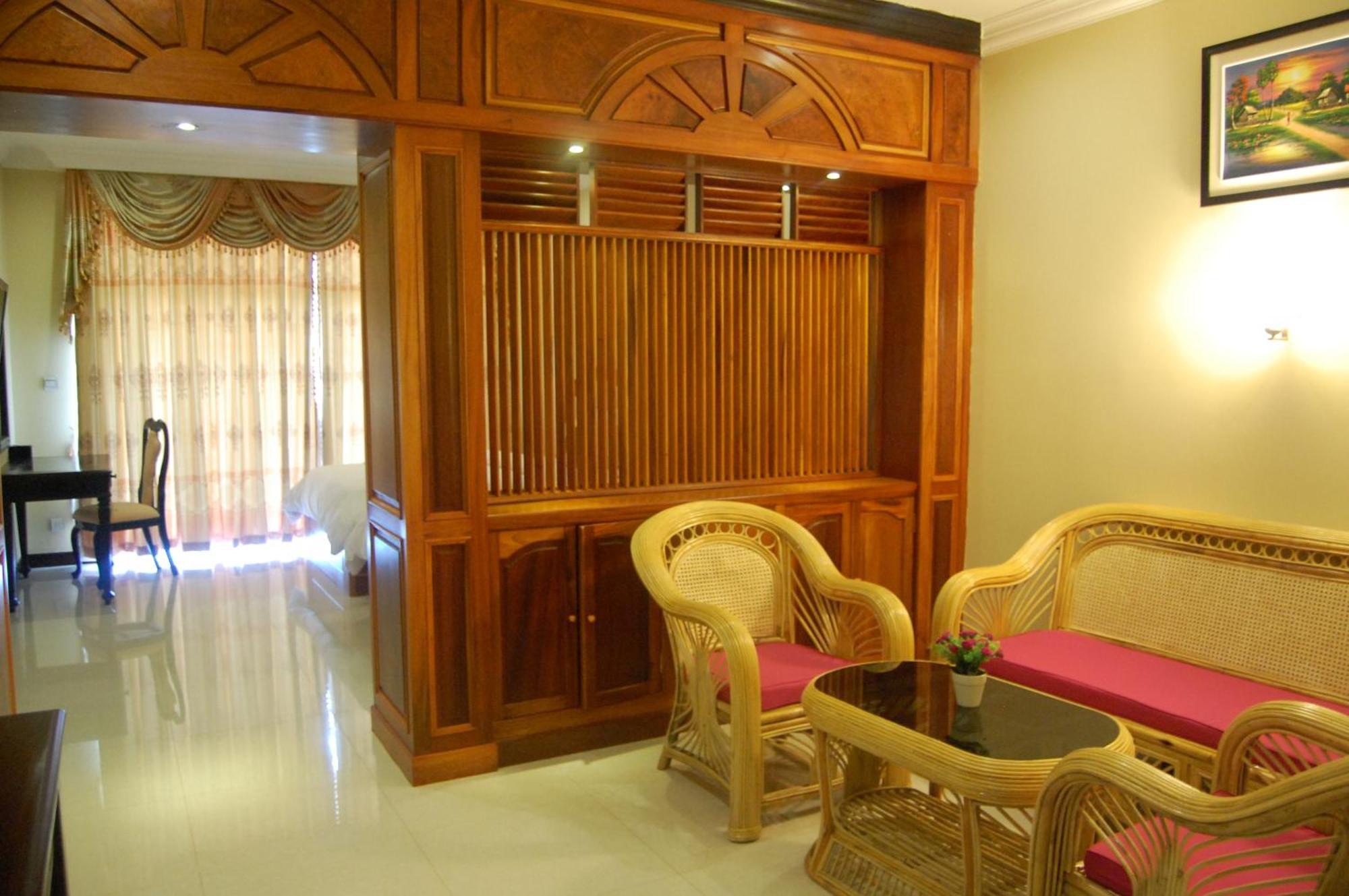 Classy Hotel & Spa Battambang Exterior photo