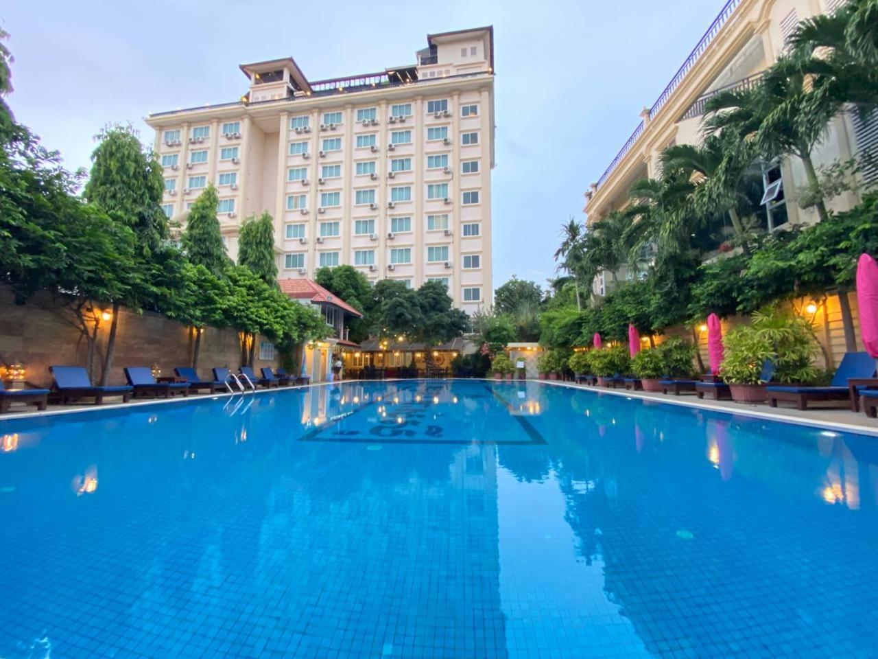 Classy Hotel & Spa Battambang Exterior photo
